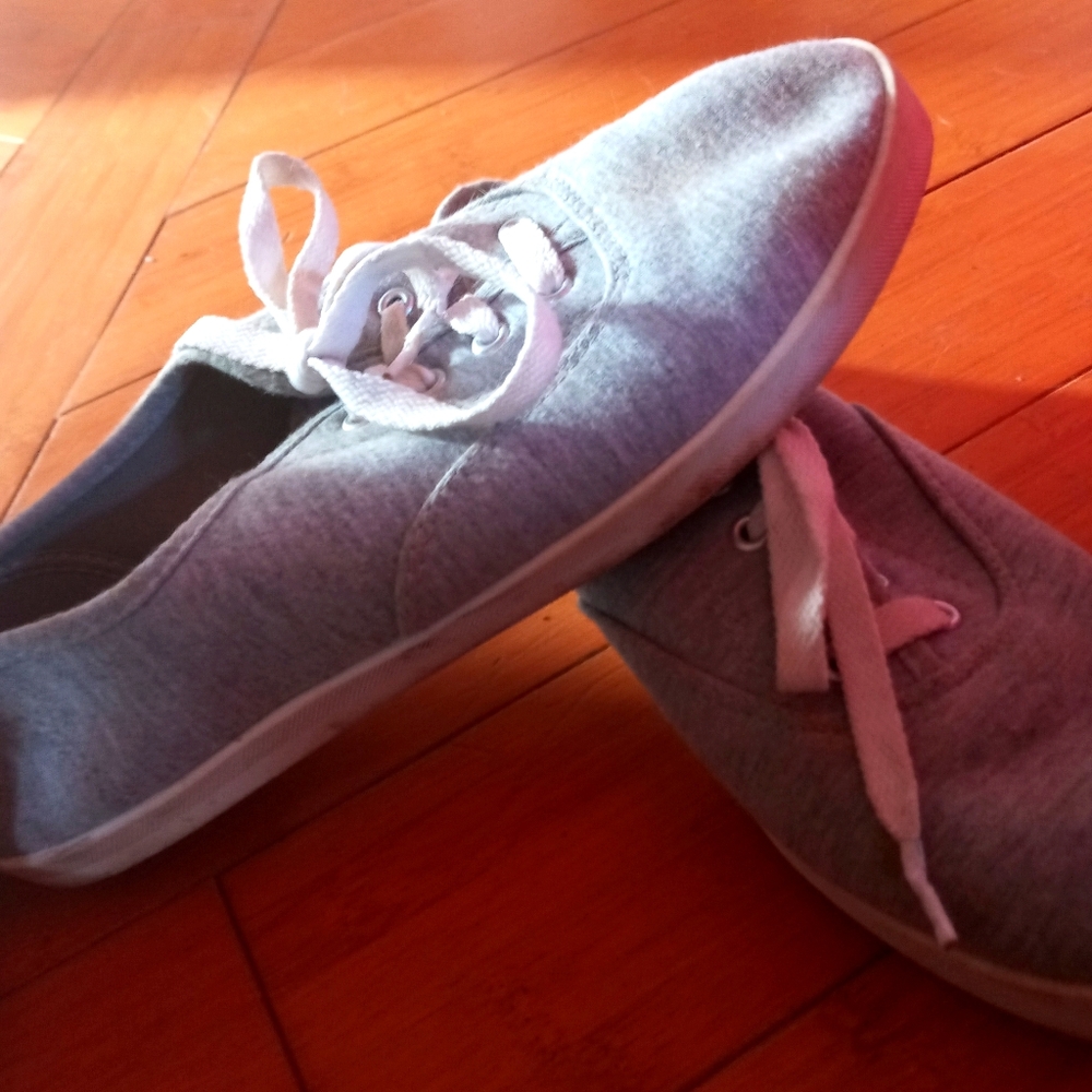 Shoes - Picture 2 of 3